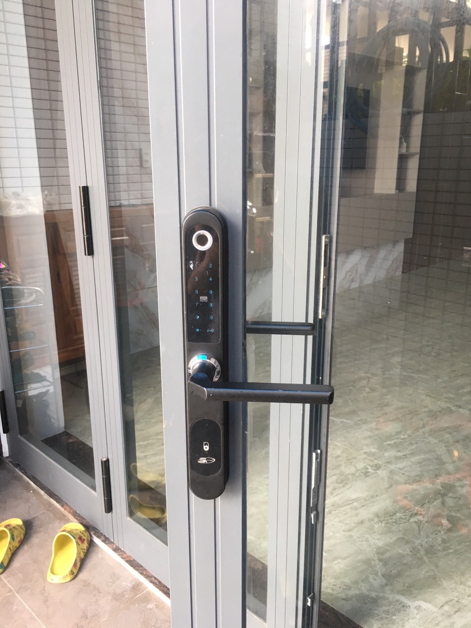 khóa vân tay sbs3000 Pro thực tế