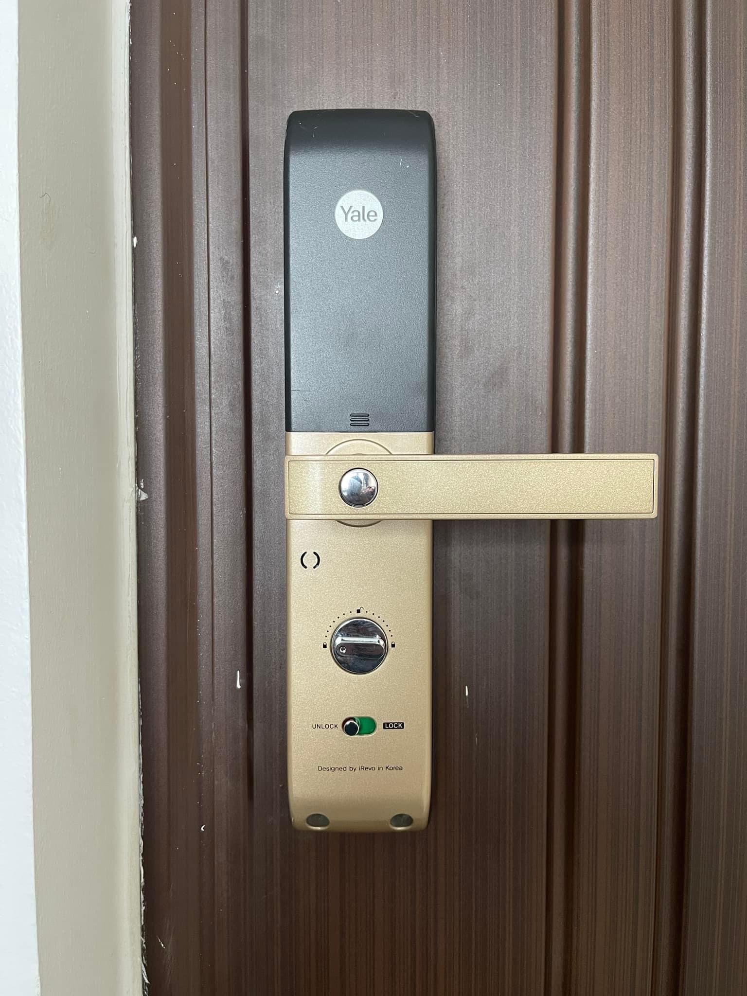 Hình ảnh lắp khóa thực tế khóa yale đà nẵng
