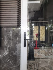 PHGLock 5331 mau den lap tren cua trang