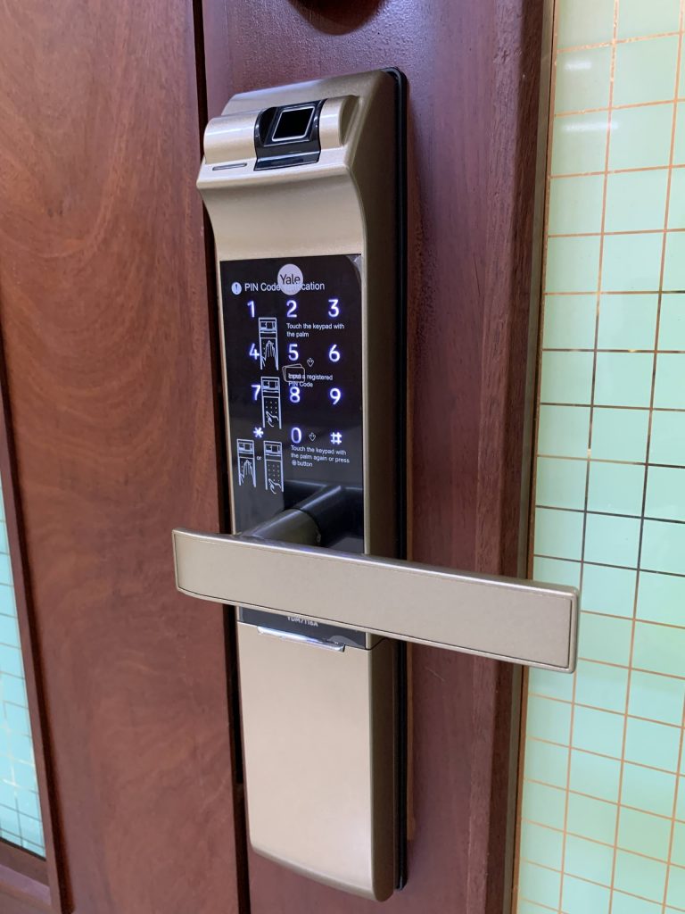 khoa van tay Yale YDM 7116A lap dat thuc te