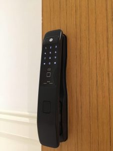 khoa van tay Yale YMI70