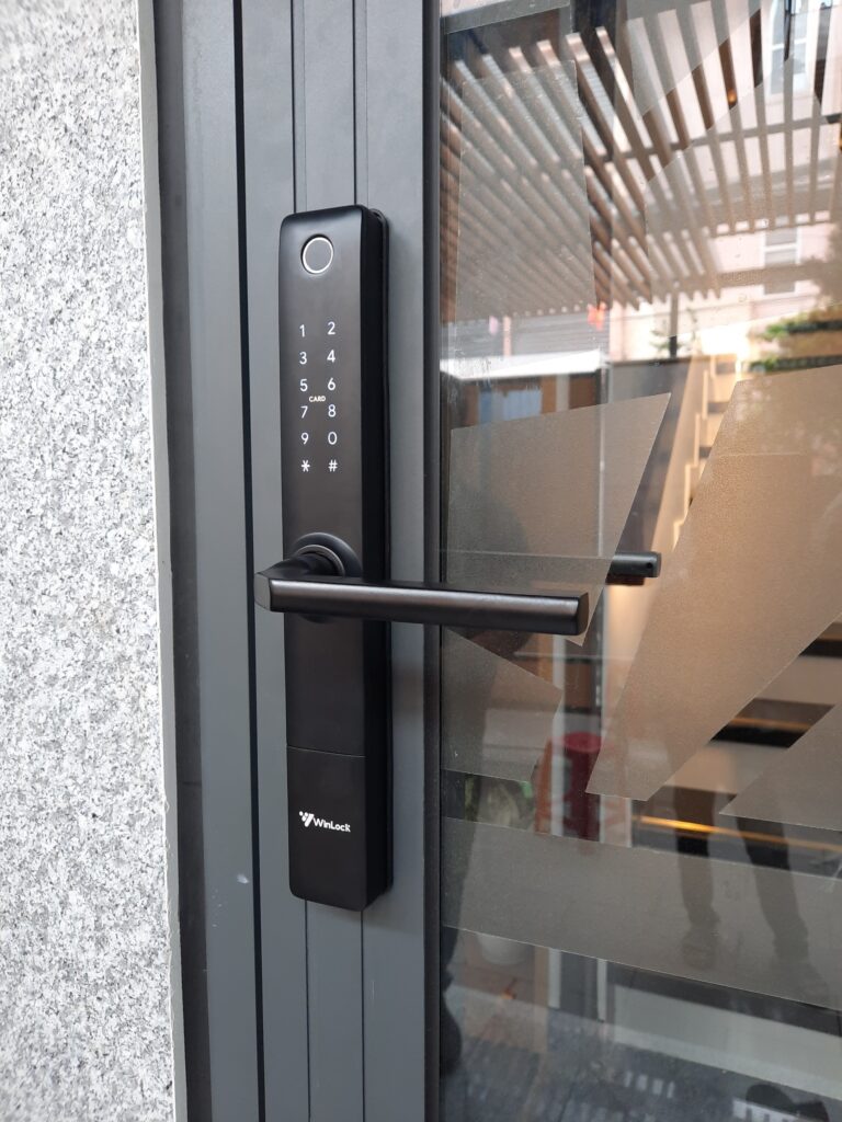 lắp đặt khóa Winlock(1