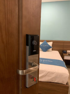 lắp đặt khóa Adel US11