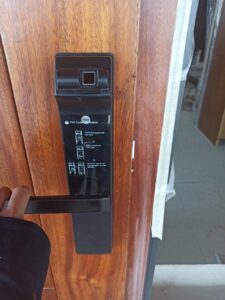 lắp đặt khóa yale ydm 7116a