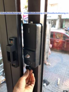 mặt trong khóa epic es f500d