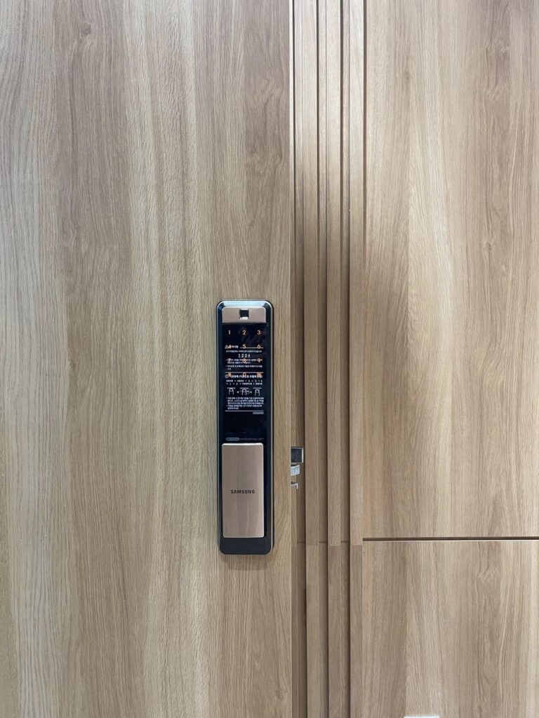 lắp đặt khóa samsung