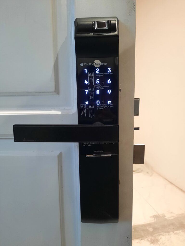 Khóa Yale 7116A thực tế