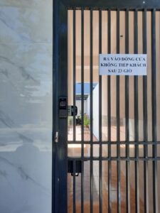 hoàn thiện khóa cửa cổng