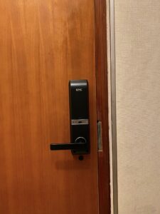 mặt sau khóa Epic 8000L