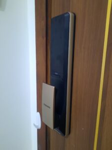 mặt sau khóa samsung