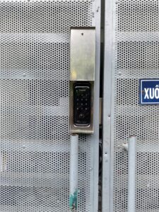 khóa cửa cổng winlock st100