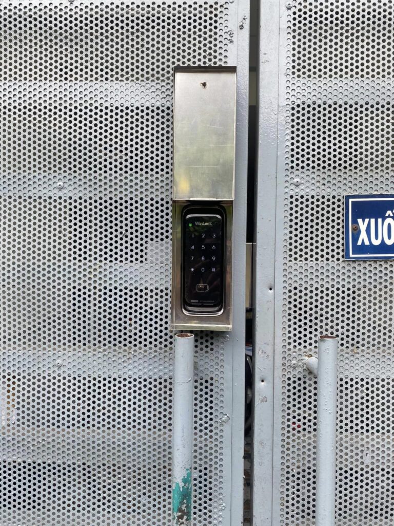 khóa cửa cổng winlock st100