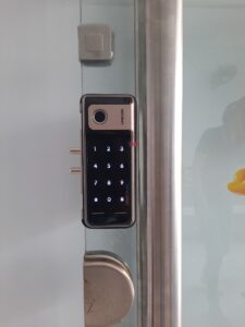 khóa cửa kính Unicor