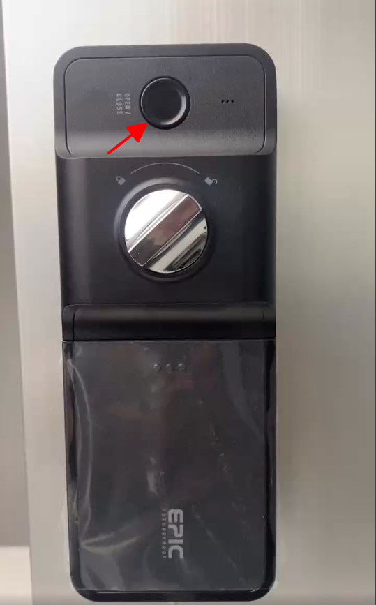 nút open close phía sau khóa