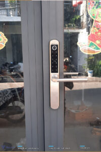 khóa cửa nhôm