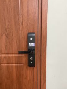 lắp đặt khóa yale 7116A