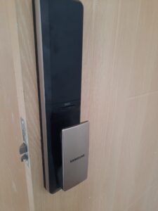 mặt trong khóa samsung