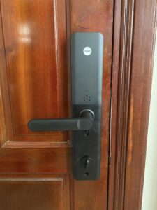 mặt trong khóa yale nxt100