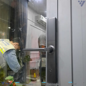 Lắp đặt khóa winlock cửa nhôm