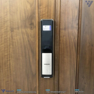 mặt trong khóa Samsung