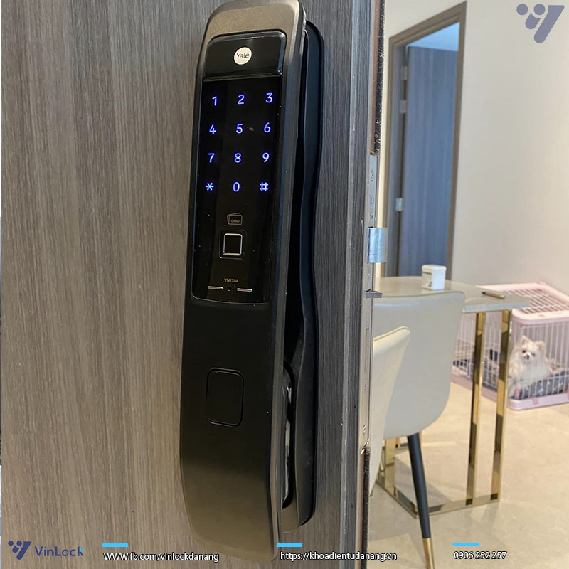 ắp đặt khóa yale cho cửa gỗ