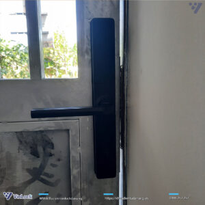 lắp đặt khóa winlock cho cửa sắt