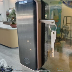 khóa metalock cửa kính