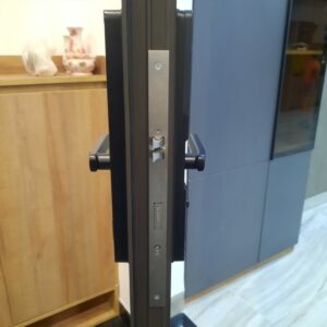 khóa cửa nhôm