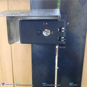 mặt sau khóa epic cho cửa cổng