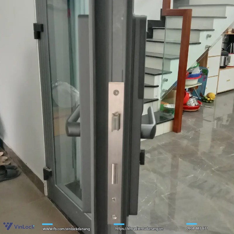 KHÓA CỬA NHÔM YALE YDMA 100NP