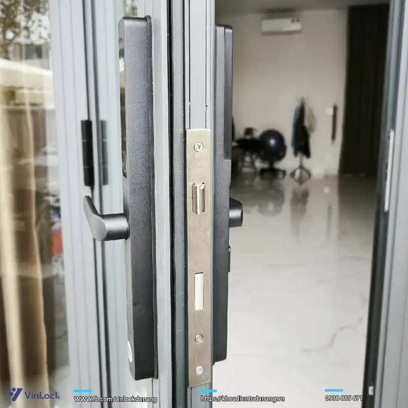 KHÓA CỬA NHÔM YALE YDMA 100NP