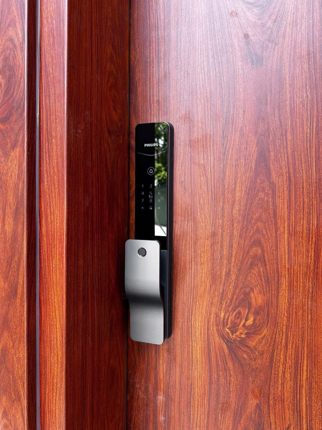 Hình ảnh lắp đặt thực tế Khóa vân tay thông minh PHILIPS DDL801-5HBS tại nhà khách hàng