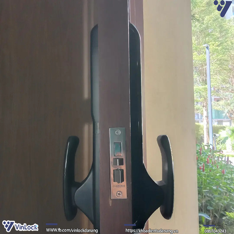 Mặt bên của khóa - hình ảnh lắp đặt thực tế