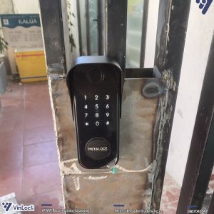 Hình ảnh thi công thực tế khóa cổng Metalock AZT-C5 Pro