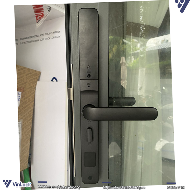 Mặt trong của khoá điện tử Yale YDMA 100NP