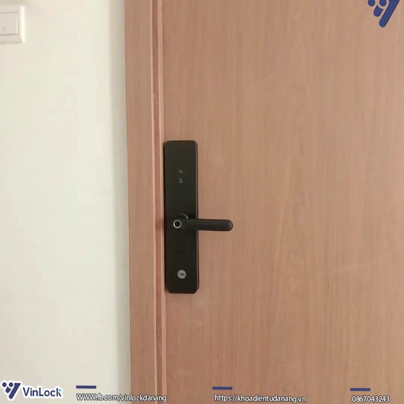 Khóa vân tay Yale YDME 100 NxT - hình ảnh thi công thực tế tại nhà khách hàng