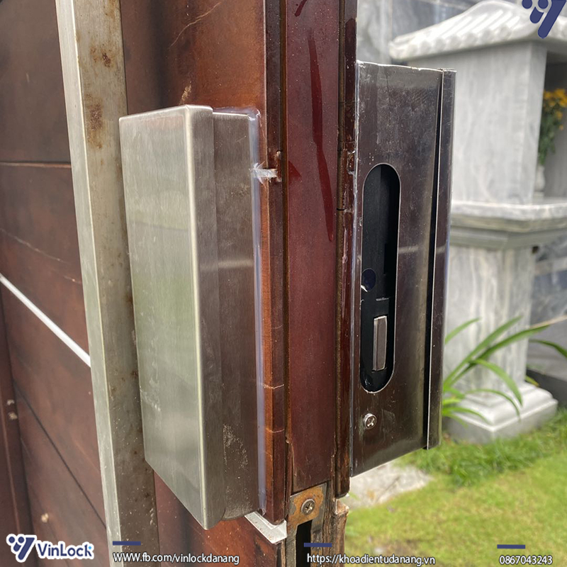 Khóa Winlock ST600 kết hợp hộp bảo vệ inox 304 để che nắng, mưa