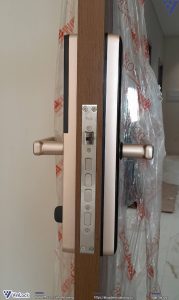 Mặt bên khóa vân tay Yale YDME 200 NXT