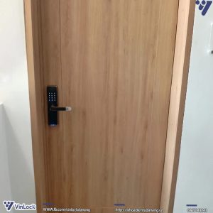 mặt ngoài khóa khi lắp lên cửa