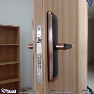 mặt bên của khóa Winlock TT-360W