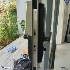 Mặt bên của khóa