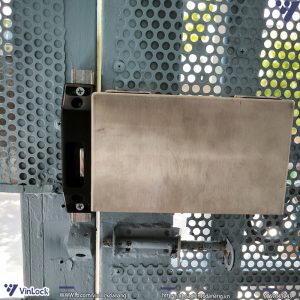 hộp bảo vệ mặt trong khóa Winlock ST100 khi lắp lên cửa