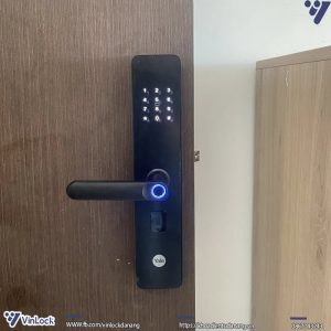 mặt ngoài khóa Yale YDME 100 NxT khi lắp lên cửa
