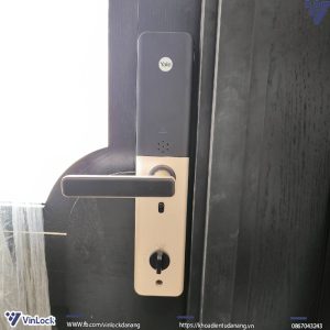 Mặt trong khóa yale 200nxt lắp đặt tại nhà khách