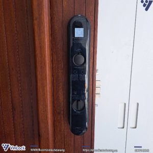 Mặt trong khóa Aqara D100 khi lắp lên cửa