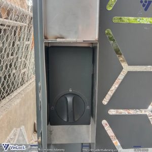 mặt trong khóa khi lắp lên cửa