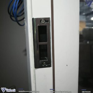 Bách phụ khóa khi lắp lên cửa