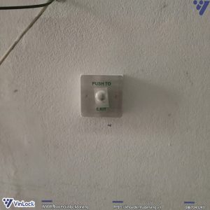 Nút Exit HIKVISION DS-K7P01 khi lắp đặt tại nhà khách