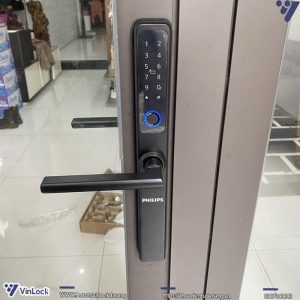 Khóa vân tay Philips DDL608-5HWS lắp đặt tại nhà khách