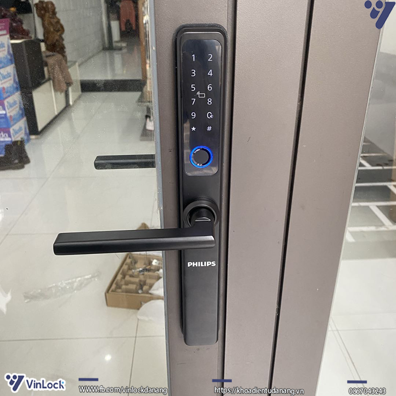 Khóa vân tay Philips DDL608-5HWS lắp đặt tại nhà khách